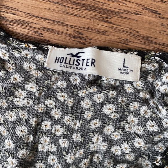 Hollister wide sleeve tie-front crop top - Picture 4 of 4